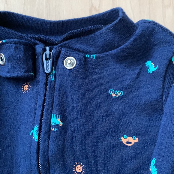 #5. Carter’s 3m zippered sleeper. - Picture 3 of 4